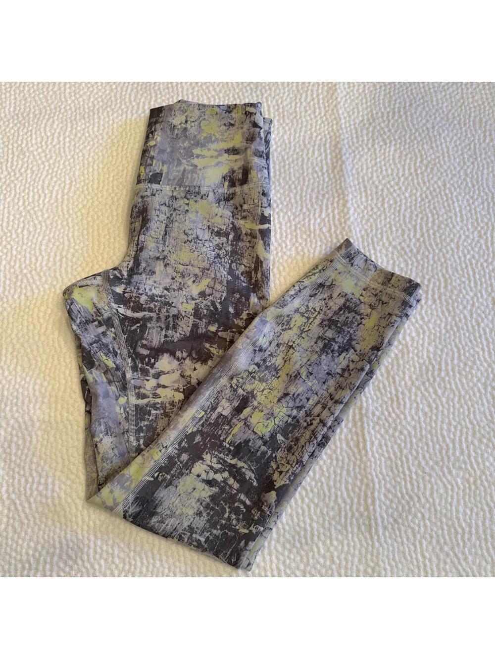 Lululemon Abstract Print Athletic Leggings Cropped Size 8